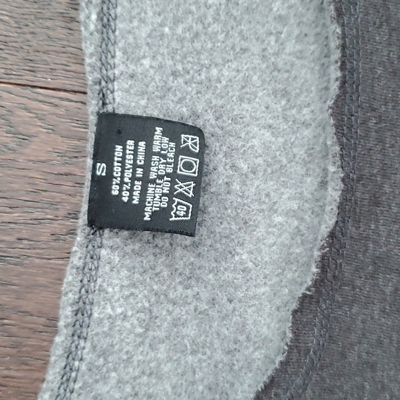 NWOT Toronto Raptors Rhinestone Sweatshirt Top - Picture 7 of 8